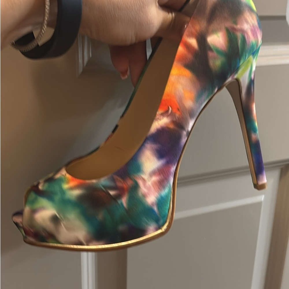 Guess multicolored heels